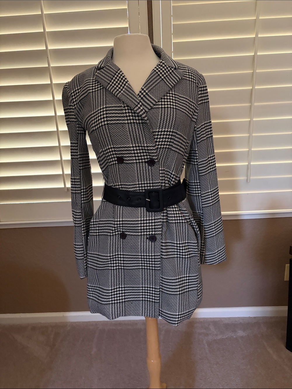 Vici black and white blazer dress new size M cute with boots !